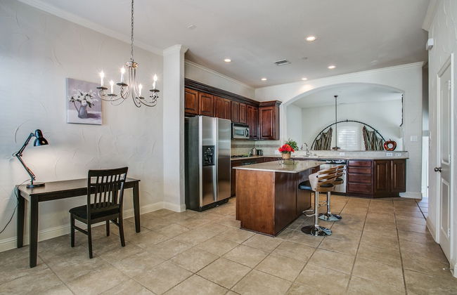 Beautifully furnished TownHome at shops - Photo 13