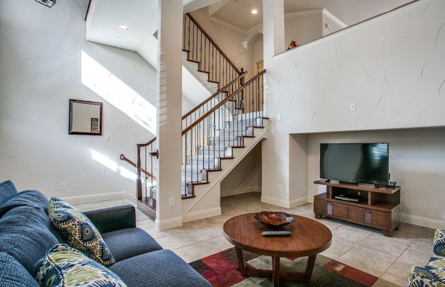 Beautifully furnished TownHome at shops - Photo 16