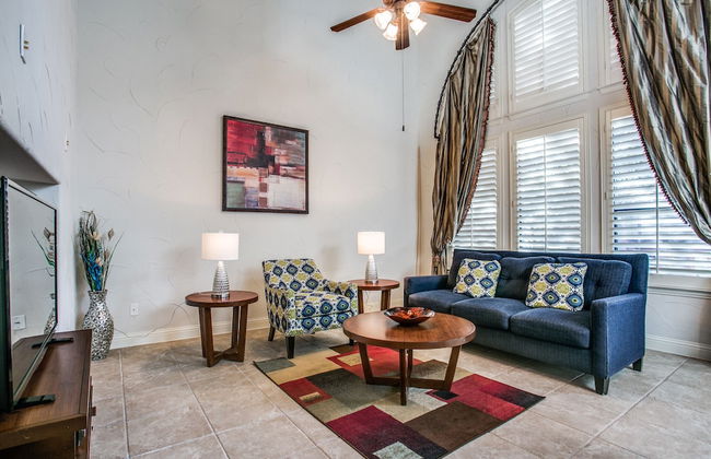 Beautifully furnished TownHome at shops - Photo 15