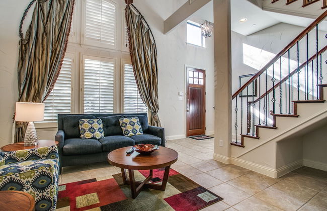 Beautifully furnished TownHome at shops - Photo 1
