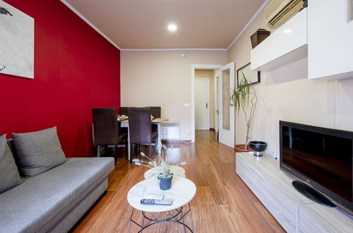 Photo 19 - Comfortable 3BR Apartment Close to Placa Espana and Sants Station