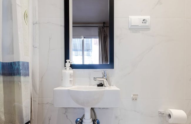 Comfortable 3BR Apartment Close to Placa Espana and Sants Station - Photo 26