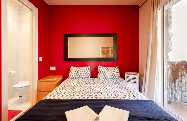 Comfortable 3BR Apartment Close to Placa Espana and Sants Station - Photo 9