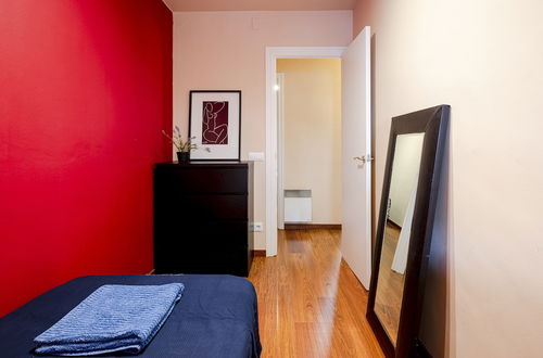 Photo 3 - Comfortable 3BR Apartment Close to Placa Espana and Sants Station