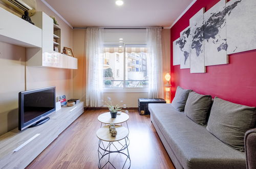 Photo 20 - Comfortable 3BR Apartment Close to Placa Espana and Sants Station