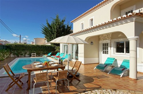 Foto 19 - Elegant Villa in Carvoeiro With Swimming Pool