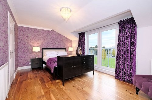 Photo 4 - Bright Family Townhouse With Stunning Views Over Royal Deeside