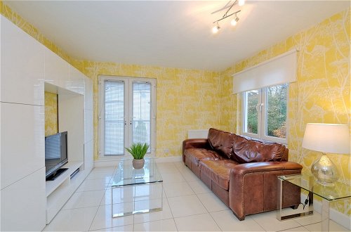 Photo 14 - Bright Family Townhouse With Stunning Views Over Royal Deeside