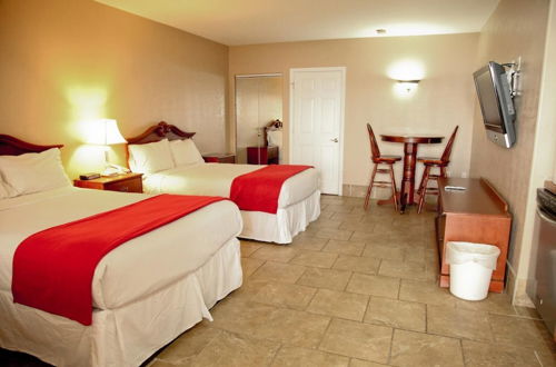 Photo 4 - Lake Grassy Inn & Suites