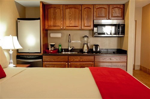 Photo 10 - Lake Grassy Inn & Suites