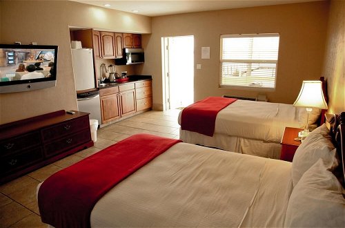 Photo 3 - Lake Grassy Inn & Suites