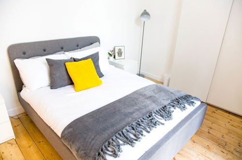 Photo 3 - Spacious Two Bed in Hackney