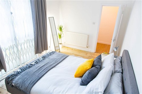 Photo 4 - Spacious Two Bed in Hackney