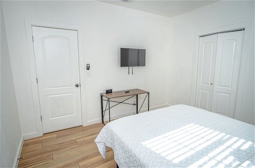 Photo 4 - Cozy Remodeled 2br 1ba Near Downtown