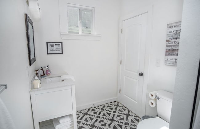 Cozy Remodeled 2br 1ba Near Downtown - Photo 13