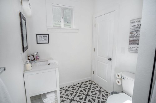 Photo 12 - Cozy Remodeled 2br 1ba Near Downtown