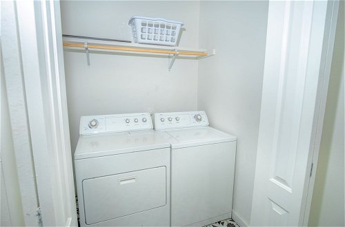 Photo 10 - Cozy Remodeled 2br 1ba Near Downtown