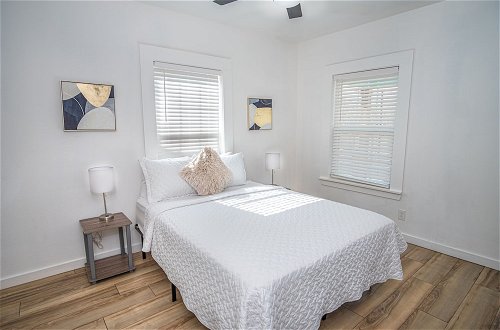 Photo 5 - Cozy Remodeled 2br 1ba Near Downtown