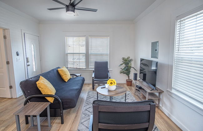 Cozy Remodeled 2br 1ba Near Downtown - Photo 8