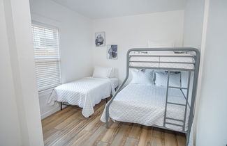 Photo 2 - Cozy Remodeled 2br 1ba Near Downtown