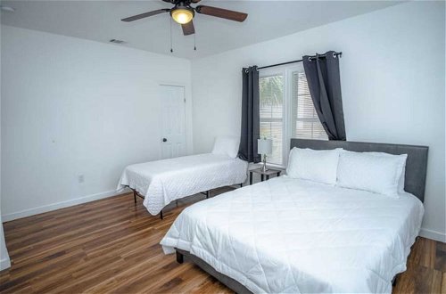 Photo 1 - Cozy Remodeled 2br 1ba Near Downtown