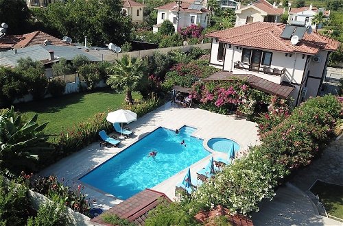 Photo 23 - Beautiful 4-bed Villa Private Pools
