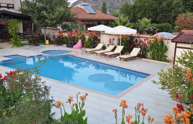 Beautiful 4-bed Villa Private Pools - Photo 20