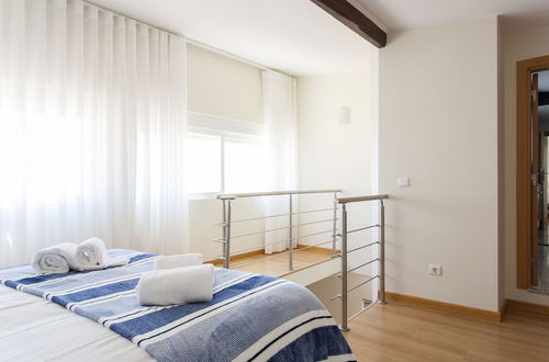 Photo 4 - ALTIDO Bright 2BR Apt w/River Views &balcony in Alfama, moments from Santa Apolonia train station