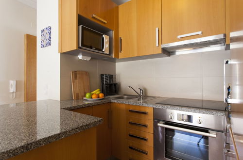 Photo 8 - JOIVY Bright 2BR Apt w/River Views &balcony in Alfama, moments from Santa Apolonia train station