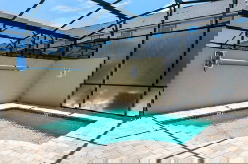 Foto 18 - Luxury Town With Splash Pool In Solara Resort 4 Bedroom Townhouse by RedAwning