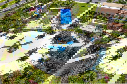 Foto 22 - Luxury Town With Splash Pool In Solara Resort 4 Bedroom Townhouse by RedAwning