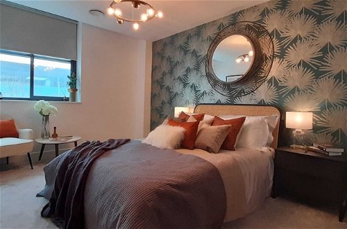 Photo 17 - Interior Designed 1 Bed Flat With Parking Slough
