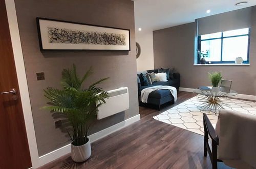 Photo 9 - Interior Designed 1 Bed Flat With Parking Slough