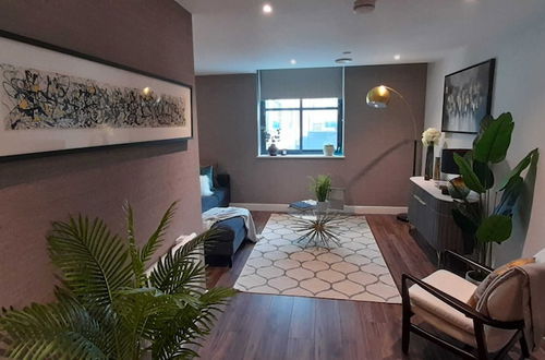 Photo 16 - Interior Designed 1 Bed Flat With Parking Slough