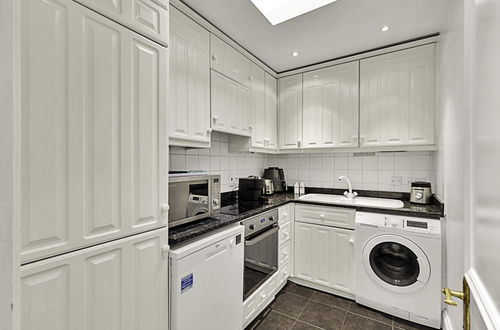 Photo 10 - Beautiful Two Bed Abode Near Chelsea