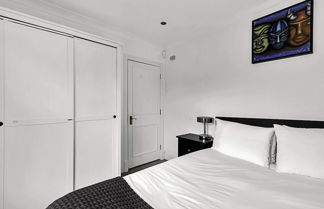 Photo 3 - Beautiful Two Bed Abode Near Chelsea