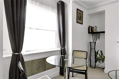 Photo 19 - Beautiful Two Bed Abode Near Chelsea
