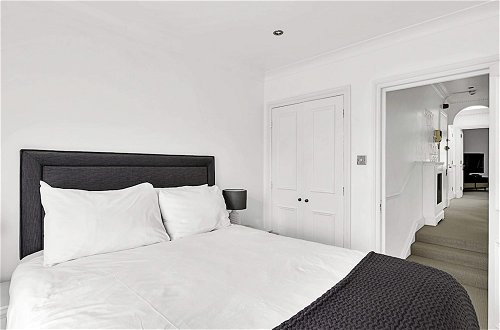 Photo 2 - Beautiful Two Bed Abode Near Chelsea