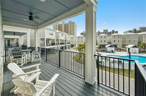 Photo 1 - New Luxury Home, 3bd/4ba w/ Pool & Beach Access