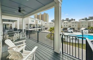 Photo 1 - New Luxury Home, 3bd/4ba w/ Pool & Beach Access