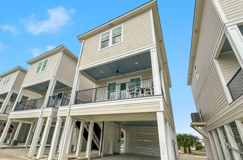 Photo 40 - New Luxury Home, 3bd/4ba w/ Pool & Beach Access