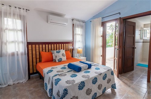 Foto 2 - Cozy 3-Bedroom Apartment with Pool Access near Bavaro Beach
