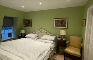 Photo 2 - Expansive 4BD Home- 15 min From Buckingham Palace