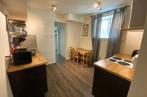 Photo 9 - Dt 1bed 1bath Cozy Suite 8 Min Walk To Arena