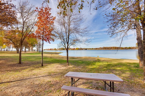 Photo 10 - Waterfront Cabin in Kerens w/ Community Dock