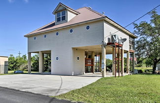 Foto 3 - New Orleans Waterfront Home w/ Private Dock