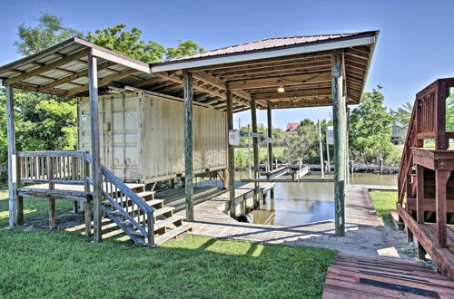 Foto 26 - New Orleans Waterfront Home w/ Private Dock