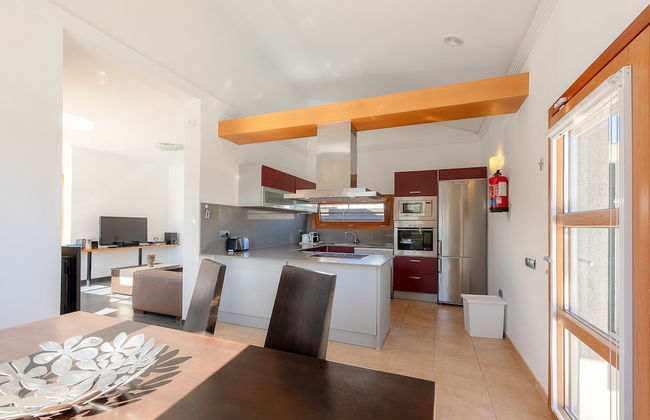 Camelot ​Holiday Homes by LIVVO - Photo 8