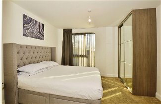 Photo 3 - Contemporary 2 bed apartment - Ashford