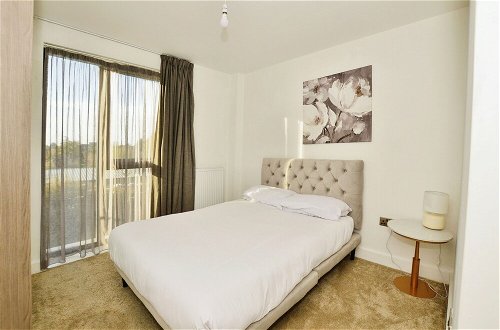 Photo 2 - Contemporary 2 bed apartment - Ashford